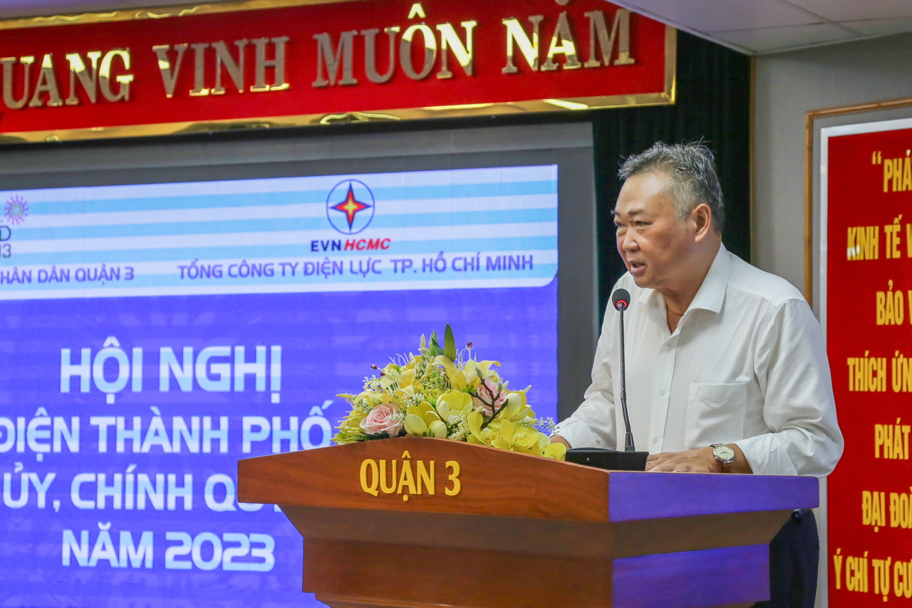 Đồng chí Phạm Quốc Bảo - Bí thư Đảng ủy, Chủ tịch HĐTV EVNHCMC phát biểu tại Hội nghị.